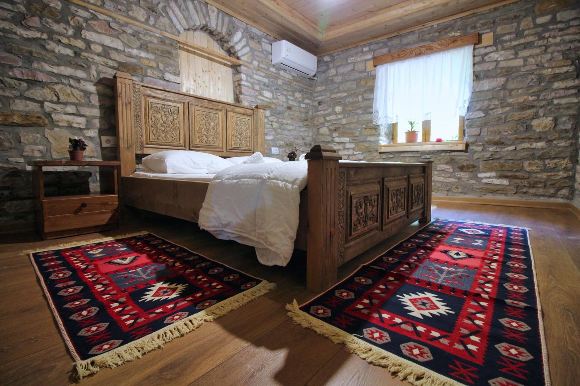 Guri Guesthouse Gjirokastër Exterior foto