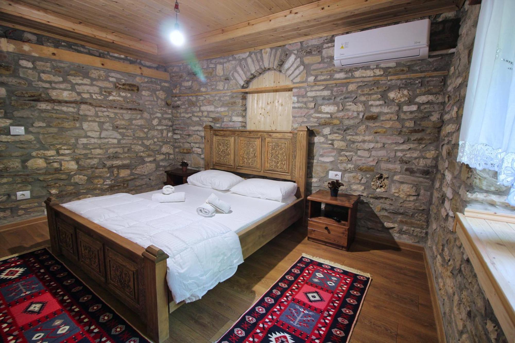Guri Guesthouse Gjirokastër Exterior foto