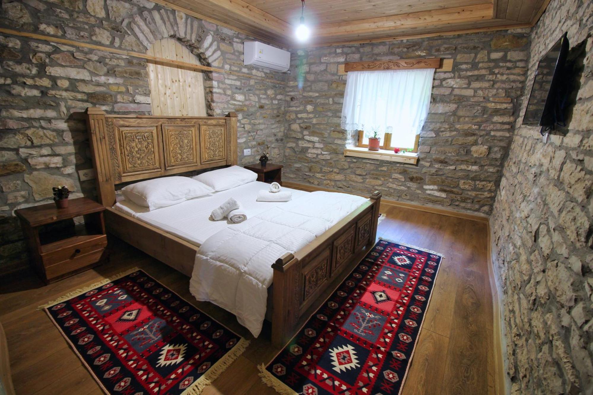 Guri Guesthouse Gjirokastër Exterior foto